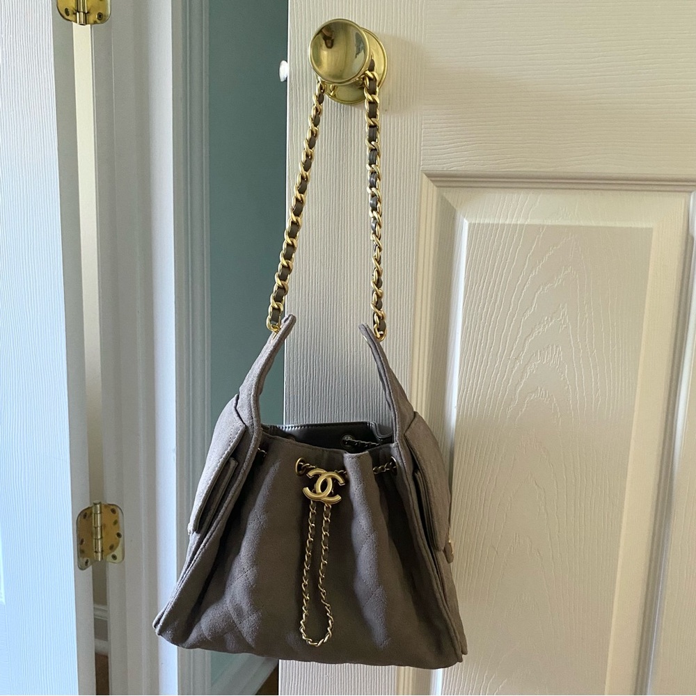 🎀🐰 NWOT CC 25C  - grey suede